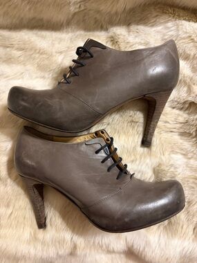Lloyd Germany Women's Taupe Lace-up Oxford Heels